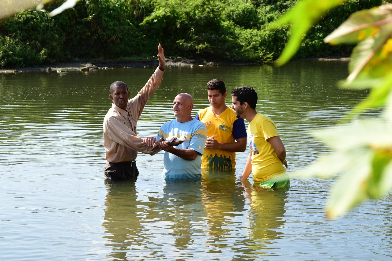 Was sind die bedeutendsten Tauftraditionen im Jahr 2025?