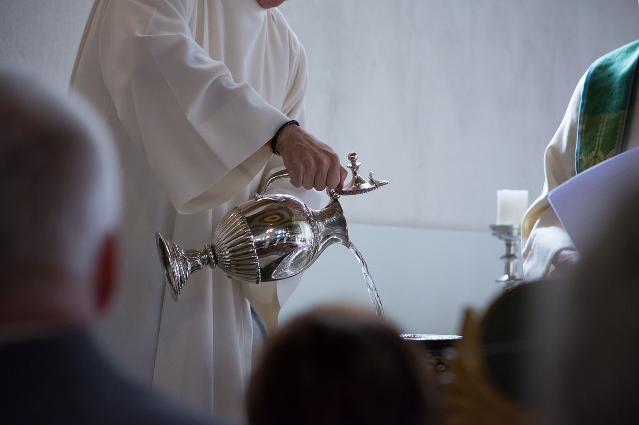 entdecken sie die bedeutung und die traditionen einer tauffeier. erfahren sie, wie dieser besondere anlass das leben eines kindes prägt und welche rituale dabei eine rolle spielen.