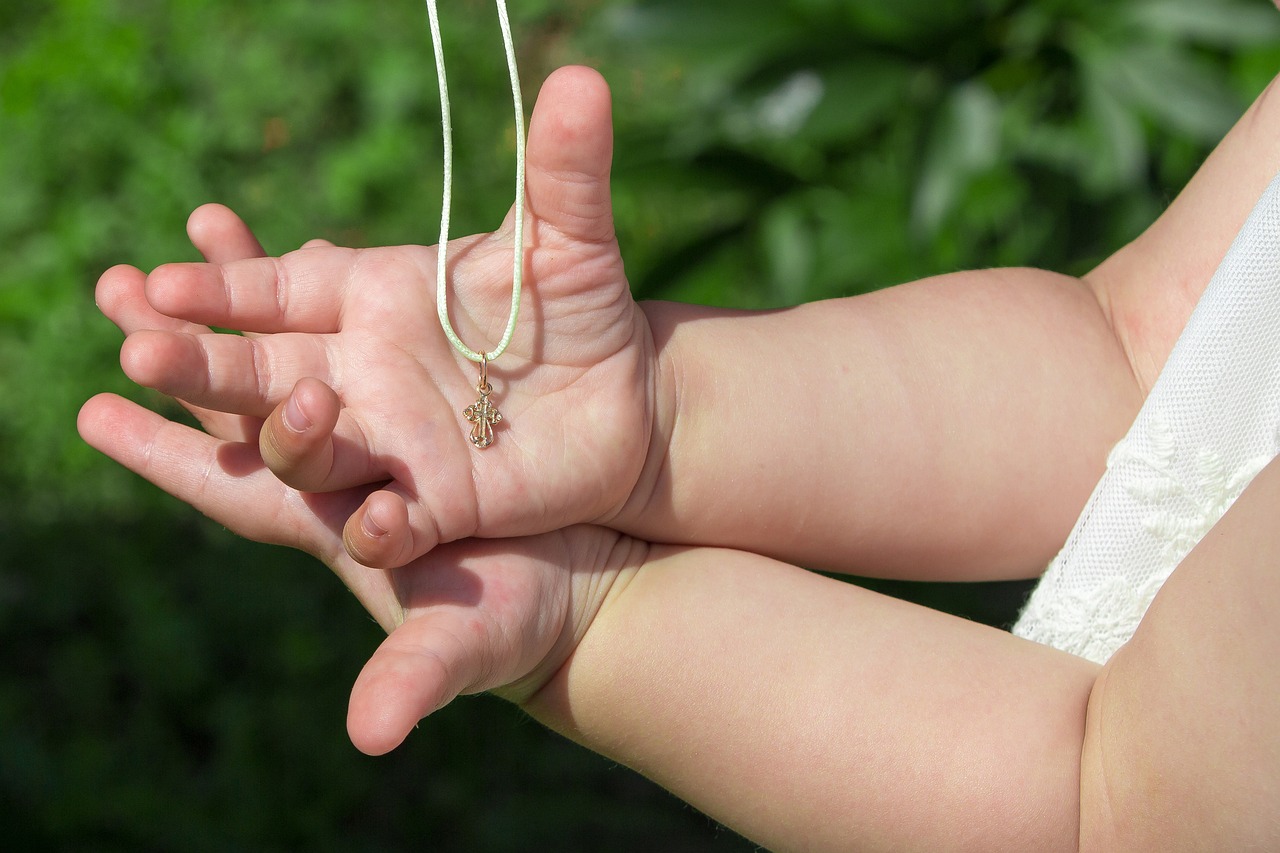 entdecken sie die spirituelle erfahrung der freilufttaufe. genießen sie die schönheit der natur während dieses bedeutenden rituals und stärken sie ihr glaubensbekenntnis inmitten der idyllischen kulisse. erleben sie die erneuerung und gemeinschaft im freien.