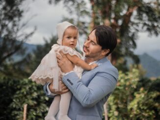 erfahren sie alles &uuml;ber die bedeutung und traditionen der taufe &ndash; ein wichtiger schritt im christlichen glauben, der feier der aufnahme in die gemeinschaft.