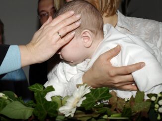 entdecken sie unser taufseminar: vertiefen sie ihr verst&auml;ndnis des sakraments, bereiten sie sich spirituell vor und erfahren sie alles wichtige rund um die taufe.