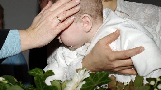 entdecken sie unser taufseminar: vertiefen sie ihr verst&auml;ndnis des sakraments, bereiten sie sich spirituell vor und erfahren sie alles wichtige rund um die taufe.